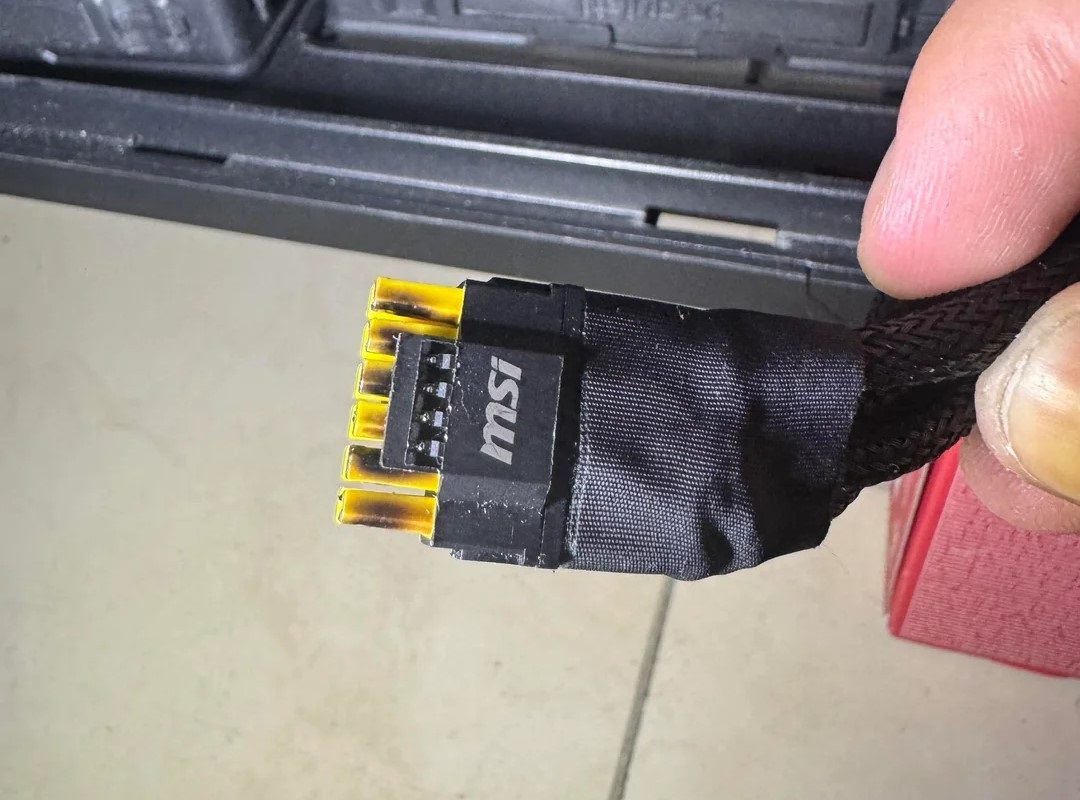 MSI Special Dual-Color 12-Pin Connector Burns On The GeForce RTX 50901 کانکتور MSI در کارت گرافیک GeForce RTX 5090 دچار سوختگی شد