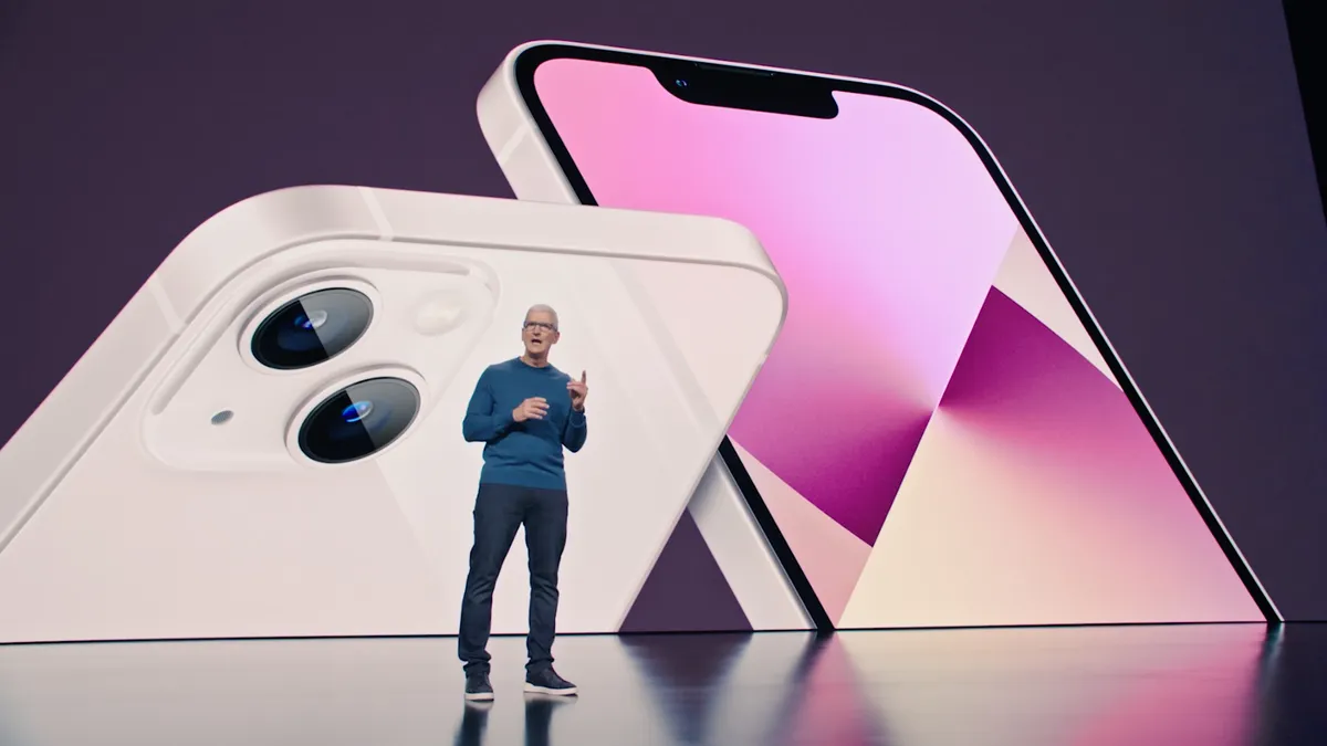 apple-event-091421-iphone-13-55 اپل در آینده برای معرفی و عرضهی آیفونها تغییرات بزرگی انجام خواهد داد - دیجینوی