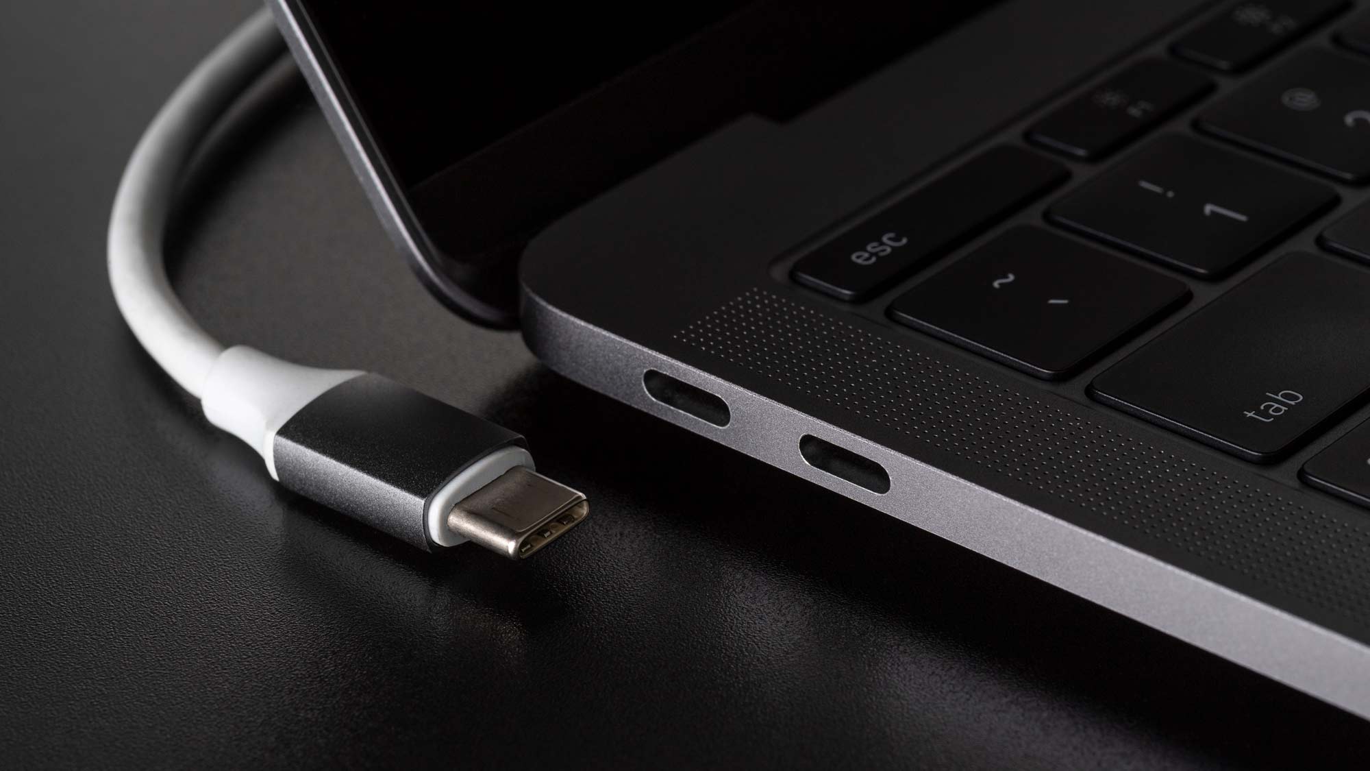 چگونه می‌توانیم لپتاپ خود را با USB-C شارژ کنیم؟