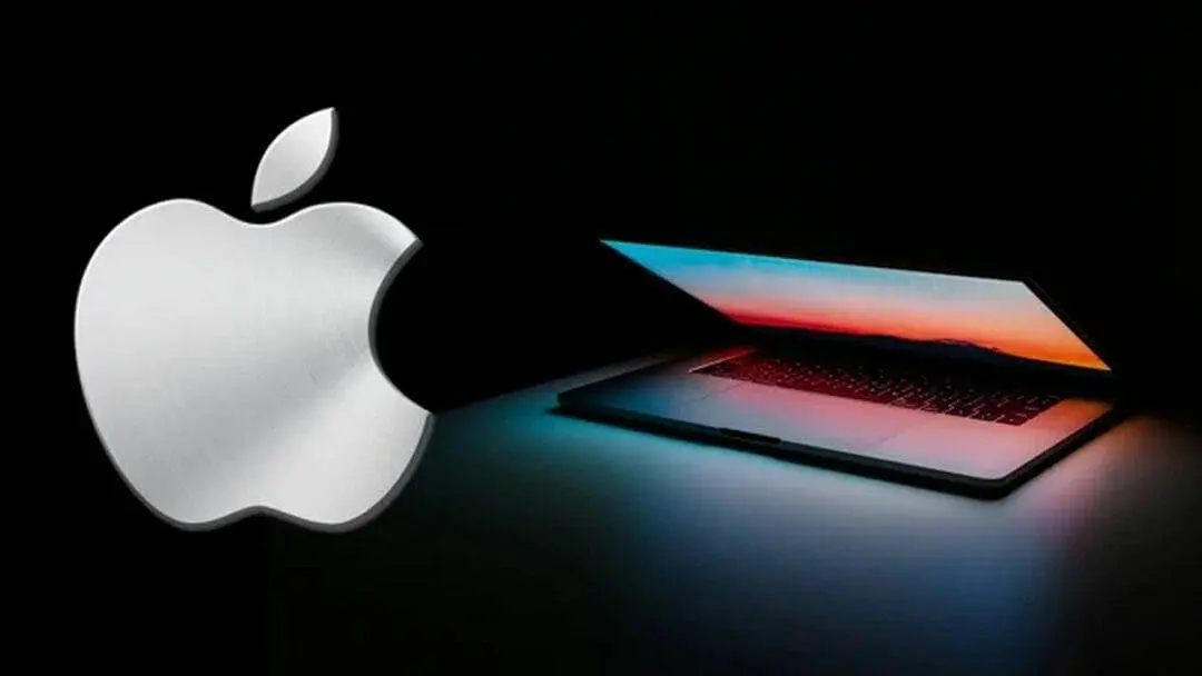 apple-event-b-1080x608 شایعه: اپل پاییز امسال از مدل M5 مکبوک پرو و آیپد پرو رونمایی میکند محصولات جدید احتمالاً در اکتبر یا نوامبر 2025 رونمایی خواهند شد. اپل معمولاً ارتقاءهای عمده سختافزاری را در فصل پاییز منتشر میکند و این زمانبندی با الگوی انتشار تاریخی شرکت همخوانی دارد. علاوه بر مدلهای جدید مکبوک پرو و آیپد پرو، احتمالاً یک نمایشگر استودیو اپل بازطراحیشده نیز عرضه خواهد شد. سری جدید مکبوک پرو شامل سه مدل خواهد بود که هر یک از تراشه M5 بهره میبرند. این مدلها عبارتند از: مکبوک پرو استاندارد M5، مکبوک پرو پیشرفتهتر M5 پرو، و مکبوک پرو پریمیوم M5 مکس. هرچند اپل تراشه را بهبود خواهد بخشید، اما بقیه طراحی عمدتاً بدون تغییر باقی خواهد ماند. اپل تغییرات اساسی در طراحی یا نمایشگر را تا نسل M6 به تعویق انداخته است. در آن زمان، مشتریان میتوانند انتظار بهبودهایی نظیر قابلیتهای سختافزاری تازه و نمایشگرهای OLED را داشته باشند. این شرکت با آیپد پرو نیز همین رویه را در پیش گرفته است. در حالی که شایعات حاکی از آغاز تولید نمایشگرهای OLED برای آیپد توسط اپل است، نسخه 2025 تنها شامل بهروزرسانی پردازنده خواهد بود. این رویکرد به اپل امکان میدهد تا بدون بازطراحی سالانه تمامی دستگاهها، خط تولید محصولات خود را تازه نگه دارد. همچنین، فرآیند گذار به تراشهها را نیز تسهیل میکند. با تنها دو دستگاه مجهز به M5 که در سال 2025 عرضه میشوند، اپل میتواند زنجیرههای تأمین را کنترل کرده و تولید را با کارایی بیشتری انجام دهد. سایر مکها، مانند مکبوک ایر، مک مینی یا آیمک، تا اواخر 2026 تراشه M5 را دریافت نخواهند کرد. این امر با الگوی معمول اپل در هنگام انتشار نسلهای جدید تراشه مطابقت دارد. علاوه بر این، طرفداران اپل میتوانند در پاییز امسال منتظر ارتقاءهای عملکردی قدرتمند و جدید باشند. اما برای کسانی که انتظار تحولی عظیم را دارند، صبر کردن تا ورود تراشه M6 ضروری خواهد بود. در حال حاضر، تمرکز بر افزایش سرعت پردازش و کارایی با تراشه جدید M5 در خطوط تولید مکبوک پرو و آیپد پرو است.