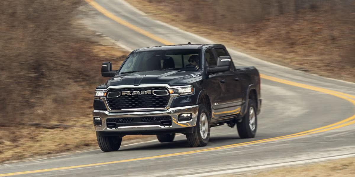 2025-ram-1500-big-horn-104-67e43b9adb6f5 رقابت غولها: مقایسه فورد F-150 مدل ۲۰۲۵ و رم ۱۵۰۰ مدل ۲۰۲۵ - دیجینوی