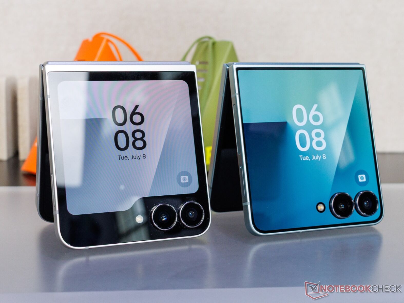 Galaxy-Z-Flip-7-FE-and-Flip-7-side-by-side84 سامسونگ گلکسی زد فلیپ 7 FE در کنار زد فلیپ 7