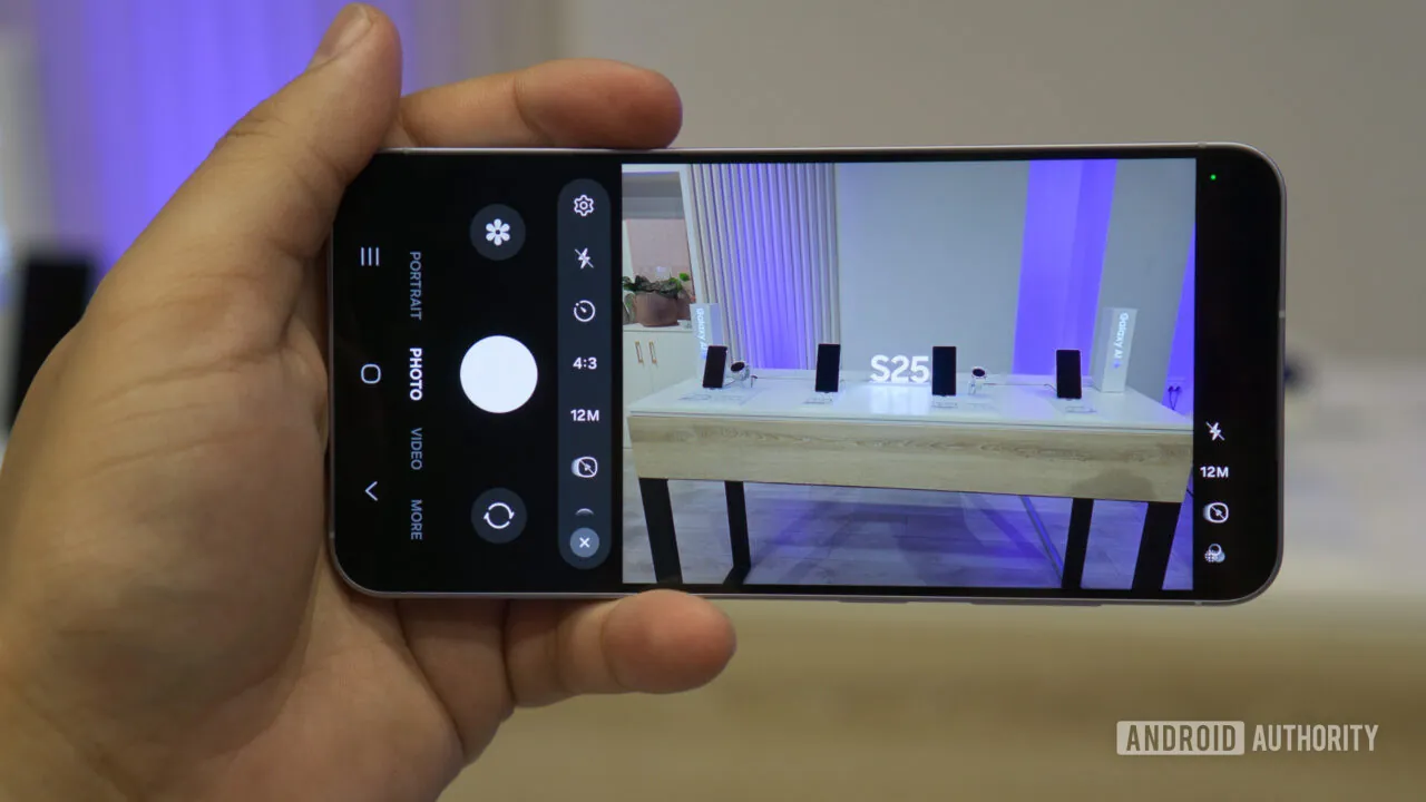 Samsung-Galaxy-S25-camera-app-1280w-720hjpg ۱۵ میانبر مخفی اندروید