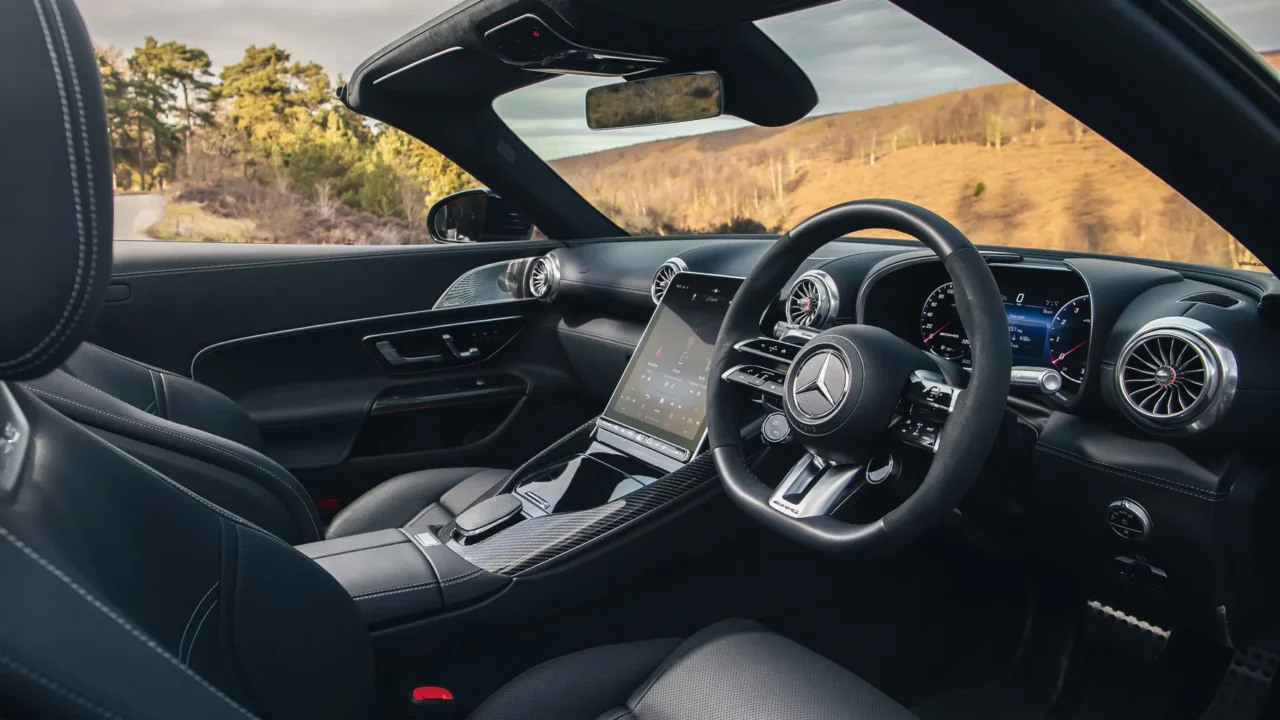 سه افسانه، یک نبرد: وقتی مرسدس-AMG SL63 به قلمرو پورشه و بنتلی حمله می‌کند! - دیجینوی