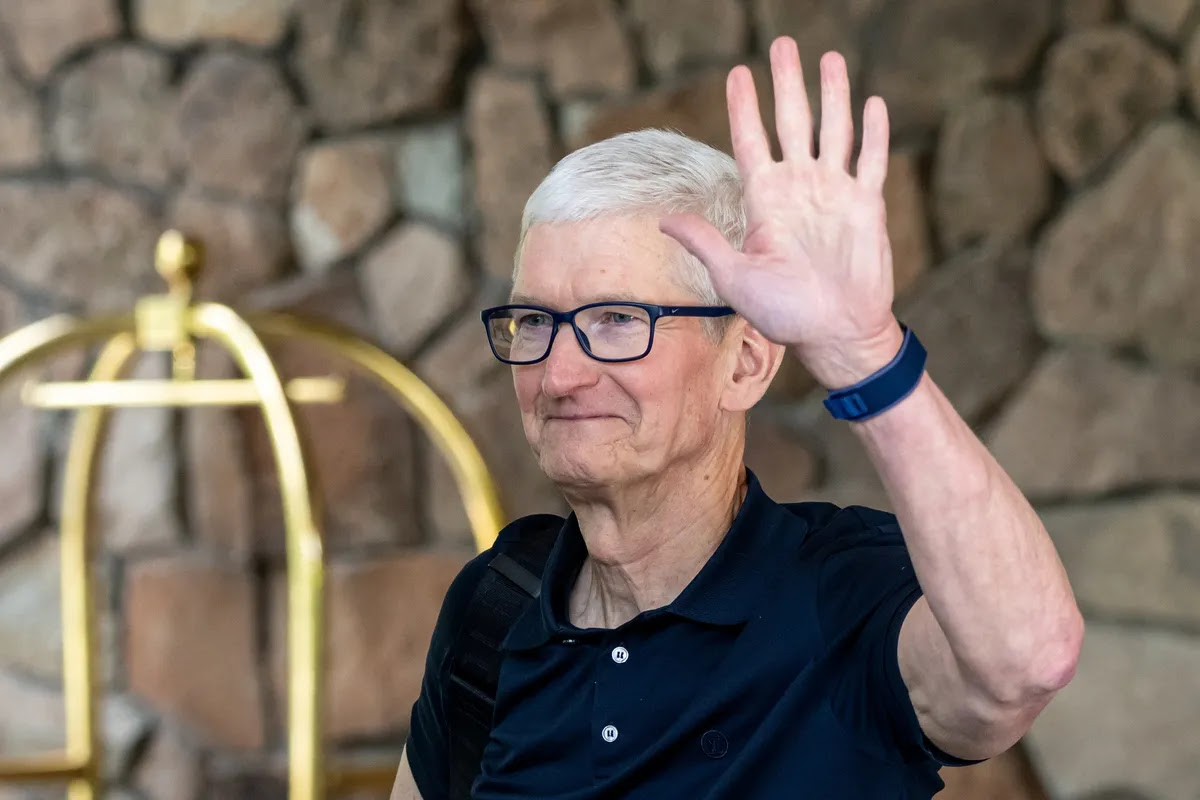 tim cook تیم کوک فعلاً قصد ترک اپل را ندارد، اما نشانههایی از تغییرات بزرگ دیده میشود