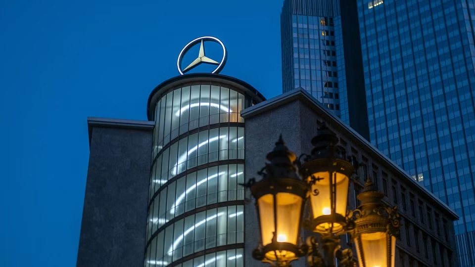 Mercedes-Benz could use BMW engines in landmark deal report1 گزارش: مرسدس بنز در یک توافق تاریخی ممکن است از موتورهای بیامو استفاده کند