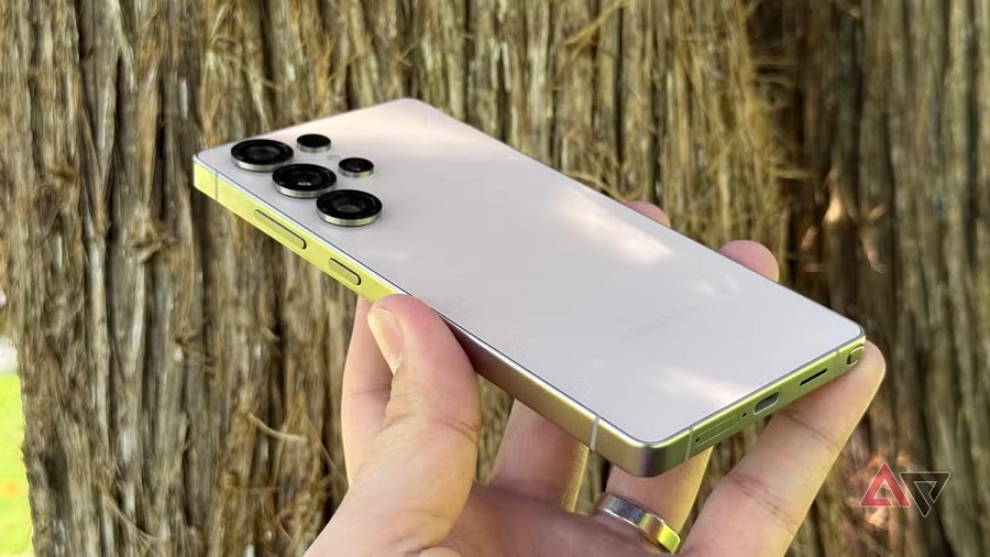 Samsung Galaxy S26 Ultra might revive the iconic camera island design1 گلکسی S۲۶ اولترا ممکن است طراحی جزیره دوربین را دوباره زنده کند