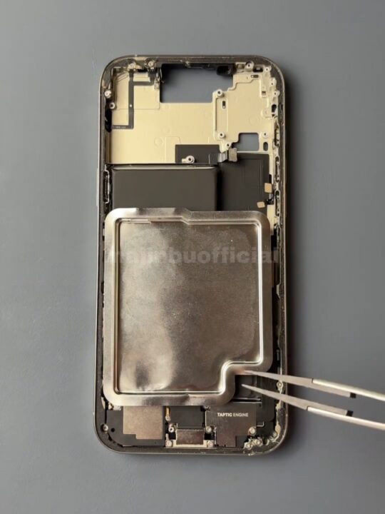 تصاویر جدیدی از باتری iPhone 17 Pro فاش شد