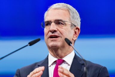 nestlé-dismisses-ceo نستله