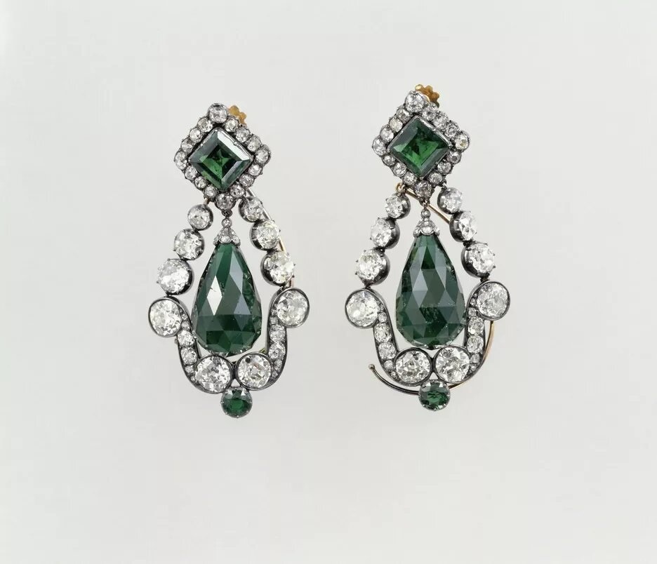 Everything we know about the Louvre jewellery heist-2 همه چیز درباره سرقت بزرگ موزه لوور فرانسه + تصاویر جواهرات - دیجینوی