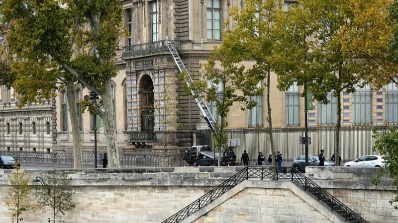 Everything we know about the Louvre jewellery heist2 همه چیز درباره سرقت بزرگ موزه لوور فرانسه + تصاویر جواهرات - دیجینوی