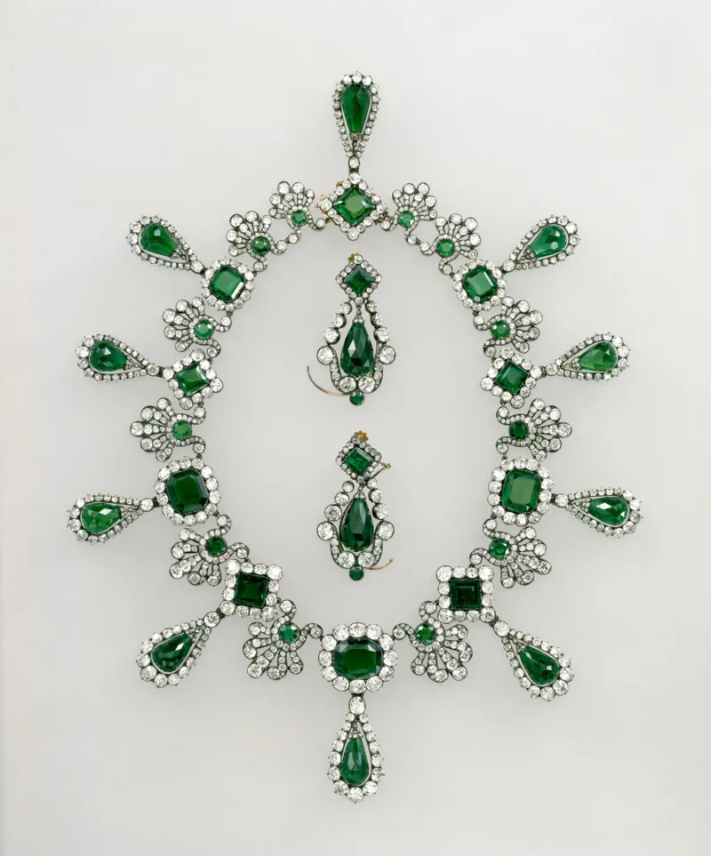 Everything we know about the Louvre jewellery heist6 همه چیز درباره سرقت بزرگ موزه لوور فرانسه + تصاویر جواهرات - دیجینوی