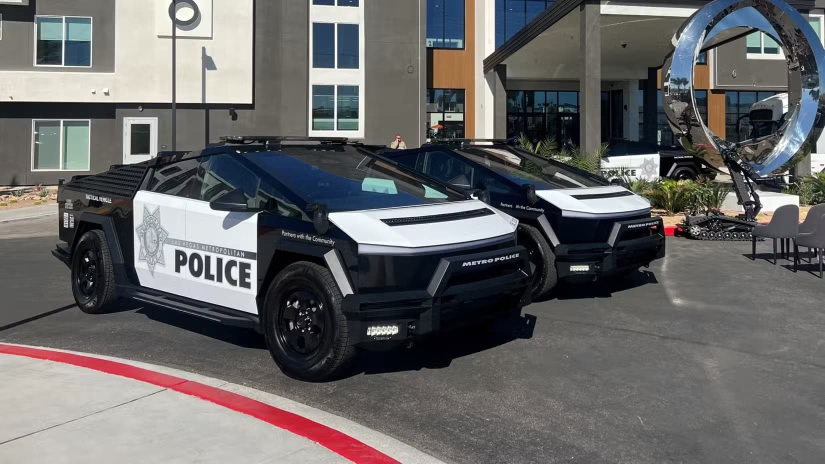 اداره پلیس لاس‌وگاس به خودروهای برقی سایبرتراک مجهز شد - دیجینوی