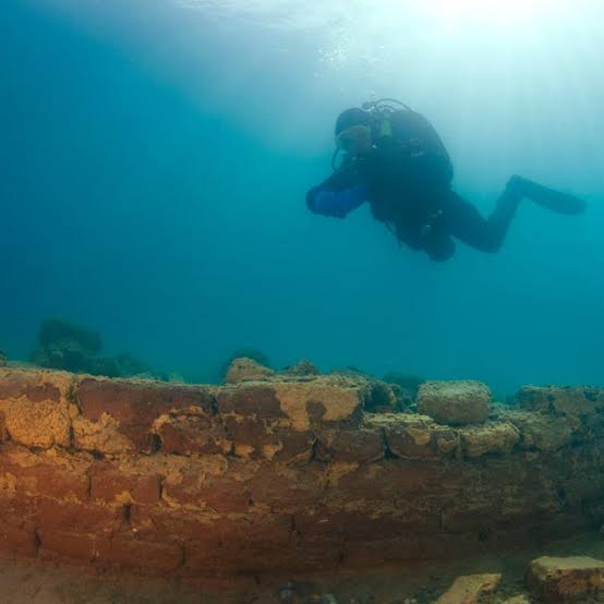 1000014265 باستانشناسان در ژرفای یک دریاچه، شهری ۶۰۰ ساله که ناپدید شده بود، را پیدا کردند - دیجینوی