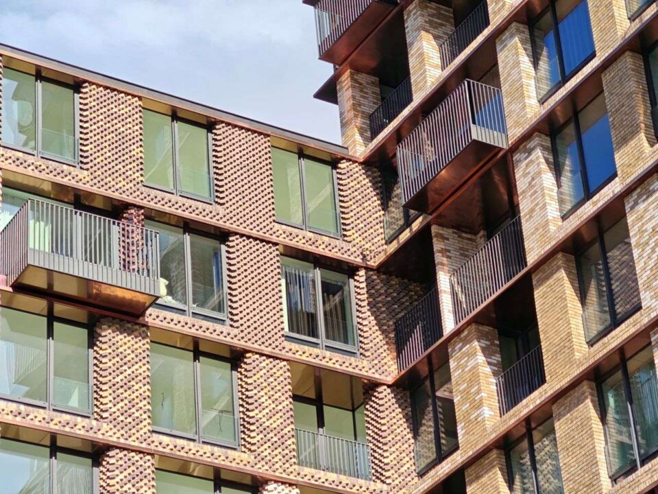 بررسی گوشی پوکو F8 پرو - دیجینوی