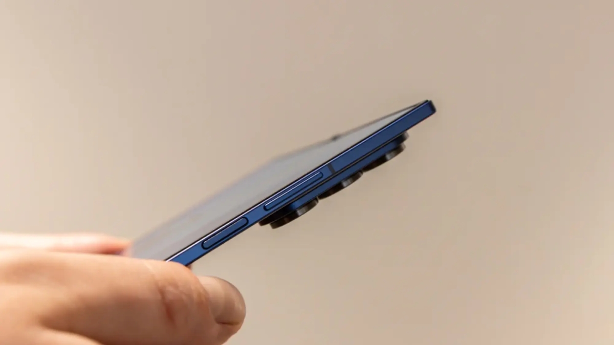 zfold بهترین گوشیهای سال ۲۰۲۵؛ کدام گوشیها واقعاً ارزش خرید داشتند؟ - دیجینوی