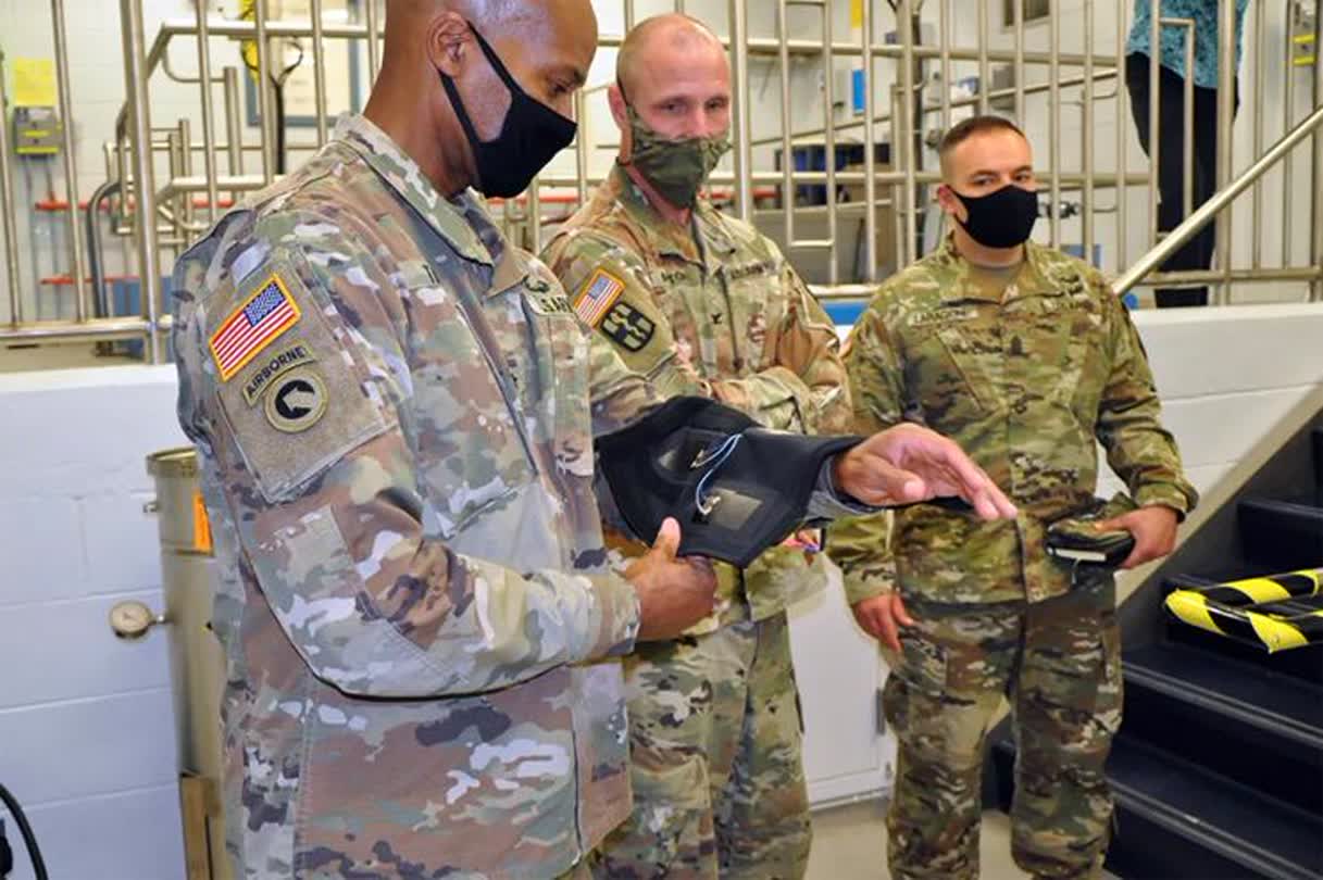 ارتش آمریکا دستگاهی برای گرم نگه داشتن انگشتان در سرما ساخت؛ خداحافظی سربازان با دستکش | موبوگیم