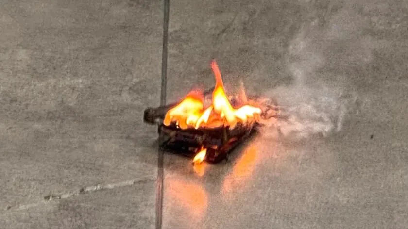 Galaxy-S24-exploding-in-hand-1-840w-472h 1 گلکسی S26 در جیب صاحبش منفجر شد؛ سوختگی شدید دستها و بدن | موبوگیم